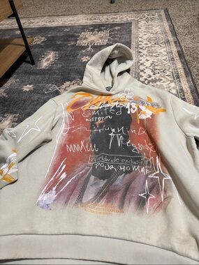 Boohoo Men's Cream Graphic Crewneck Hoodie with Multicolor Script